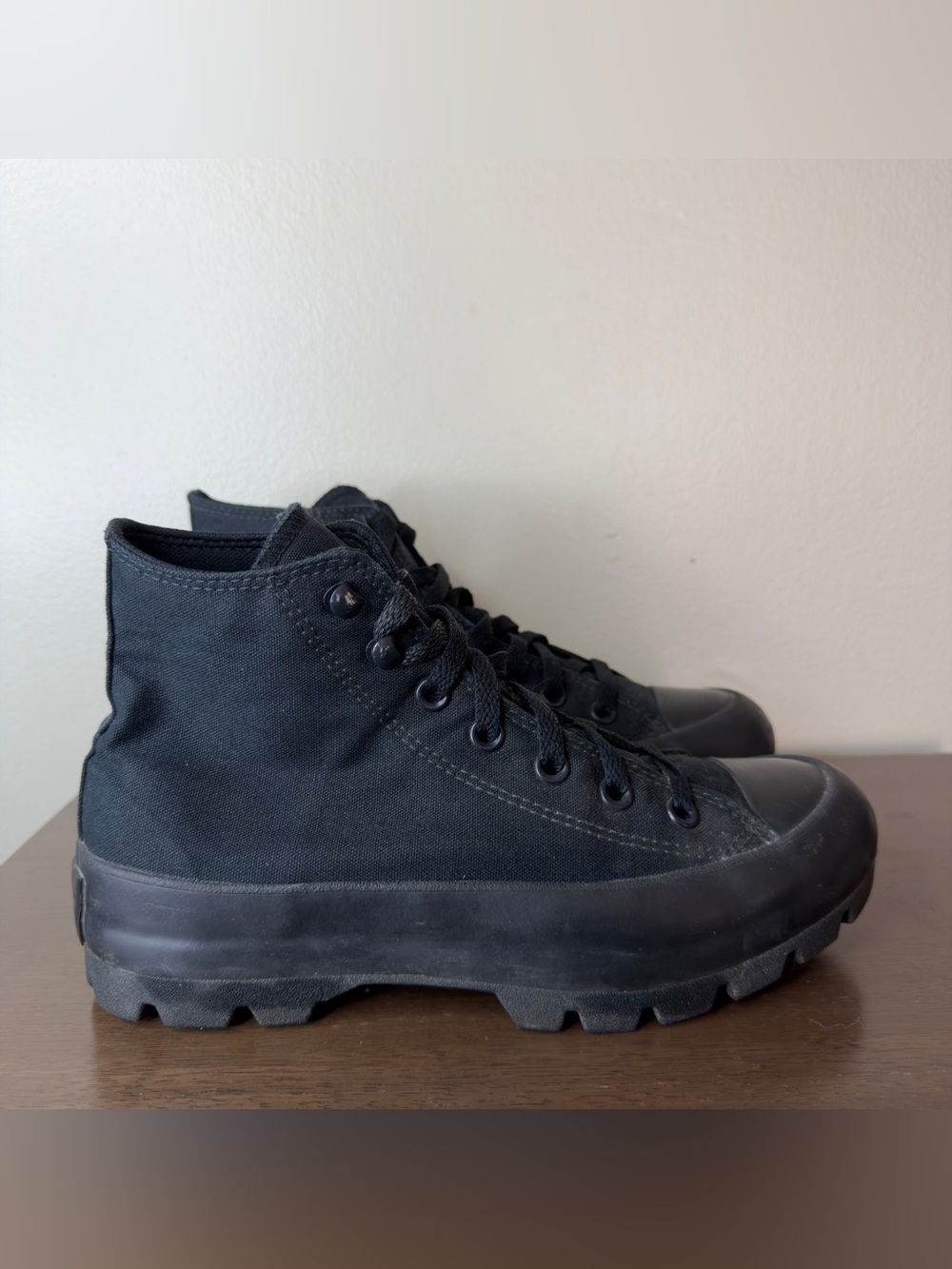 Converse Chuck Taylor All Star Black Lugged Sneakers 8 womens